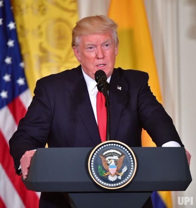 🇺🇸 | Donald Trump en el fin de semana de las Estrellas de la NBA:

"Qué desgracia. ¿Sabes? En mi época teníamos a Michael Jordan. Ahora tenemos a un montón de don nadie."