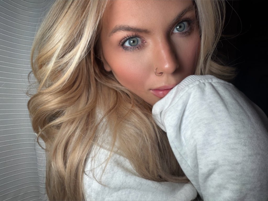 Ashley 🖤 tweet media