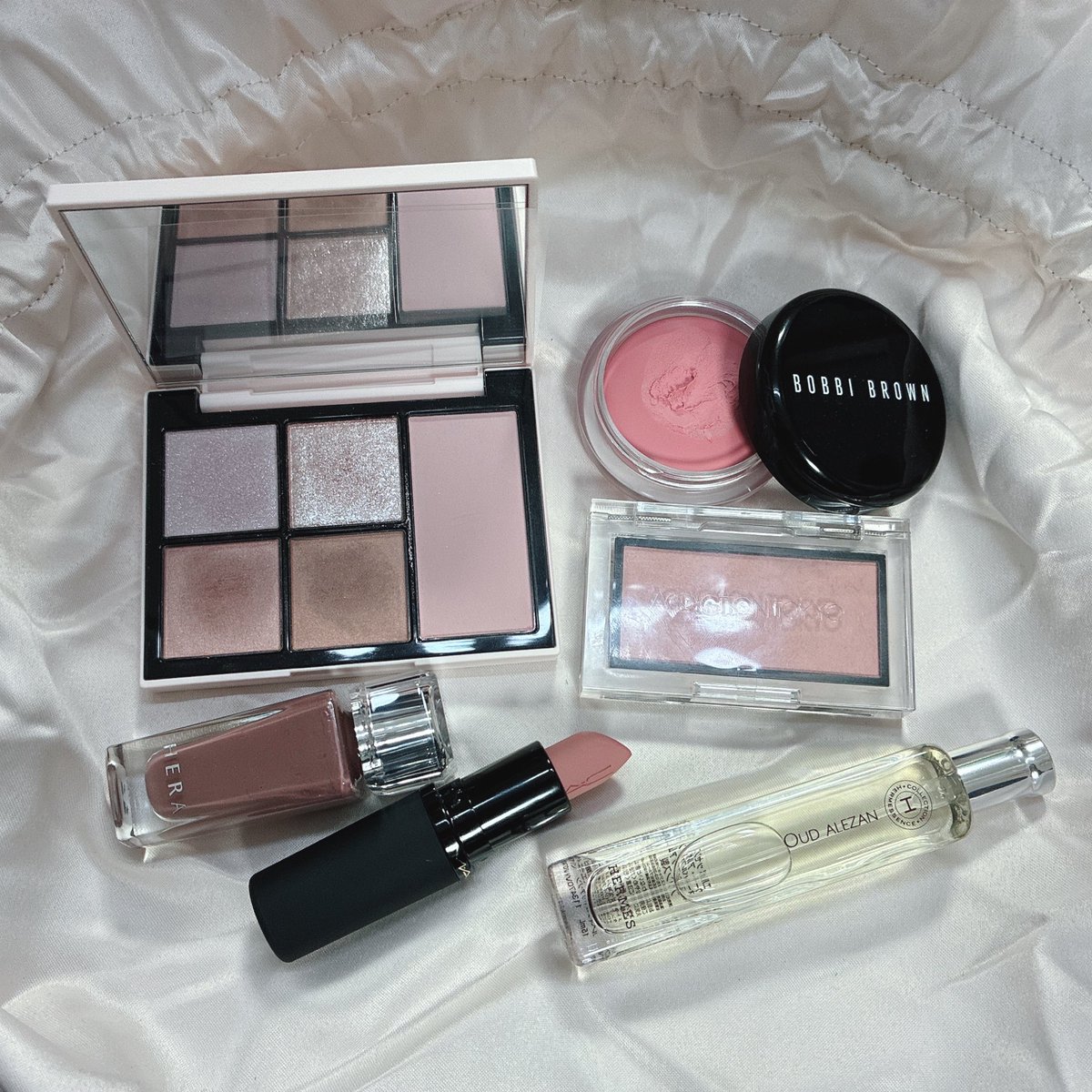 Autumn56092259's tweet image. #SNIDELBEAUTY 
EX10 Romantic Dreamer
#BOBBIBROWN 
ペタルピンク
#ADDICTION 
013M Rose Suede
#MAC 
905 ビー マイ ブライズメード
#HERA 
486 カシミアキス
#HERMES 
OUD ALEZAN

#今日のメイク
#今日の香水