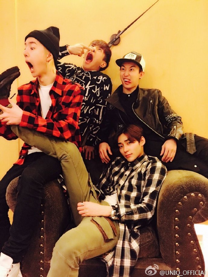 20150216　今日のMIXBOXの素敵なメイクアップイベント、みんながこんなに早くシェアしてくれたことにびっくりしました
～UNIQを代表してみんなにメッセージ残すね、これからレコーディングに行かなきゃ！他のメンバーもプレゼントありがとう！自分がこんなにカッコいいなんて思わなかったよ☺️（圣柱）