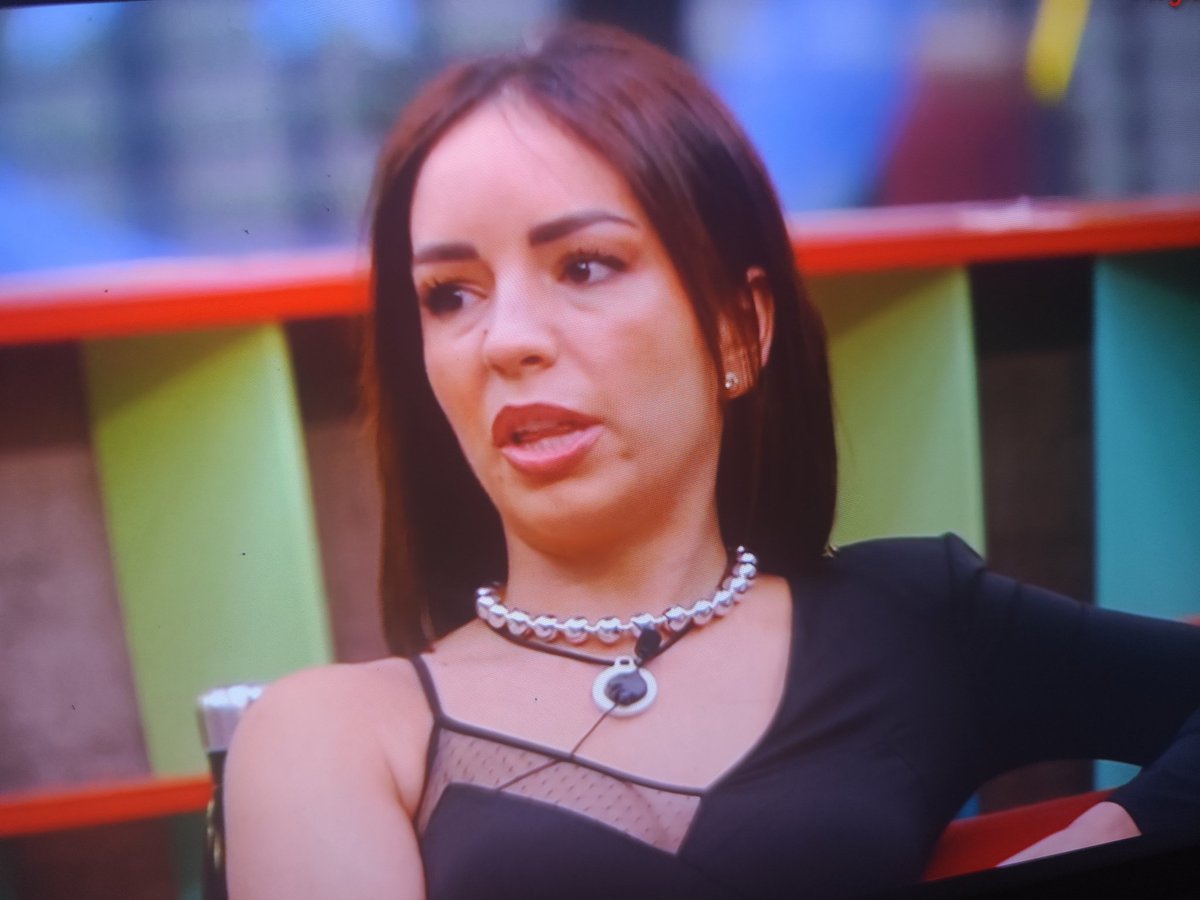 Nunca se ha visto que un lesionado en GH se quede en la casa cuando no va a hacer ni una sola prueba. 
Nunca se ha visto que un concursante que va en cabeza para ser expulsado sea anulada una votación para salvarle el culo. 
Hasta ahora...

 #GHDúoCuentas6