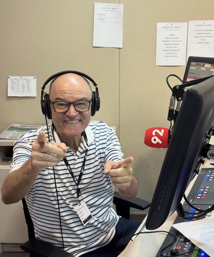 🔮Bola de Cristal tá te dizendo:
"nesta segunda 16 de fevereiro
<a href="/maurigrando/">Mauri Grando</a> apresenta 3 programas ao vivo na Rádio 92:
12h Discorama 92
13h15 O sucesso da 92
14h 92 No pique
Serão 5 horas inteiras de muita música boa, alto astral e um show de prêmios!"