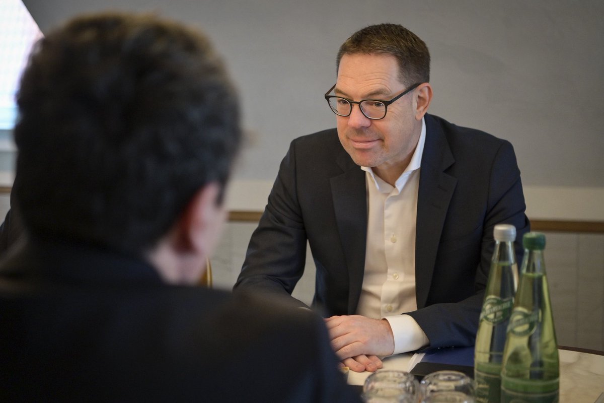 Good exchange at <a href="/MunSecConf/">Munich Security Conference</a> with Gerd Chrzanowski, CEO of Schwarz Group.
We are looking forward to continuing our conversation.