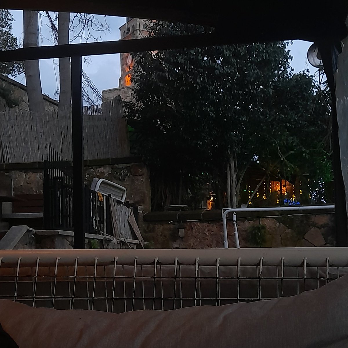 Tavşan kulaklı şapka, hadrian kapısı, kedi ve saat kulesi. Özetle, kaleiçi dumpie!
15th of February 26'