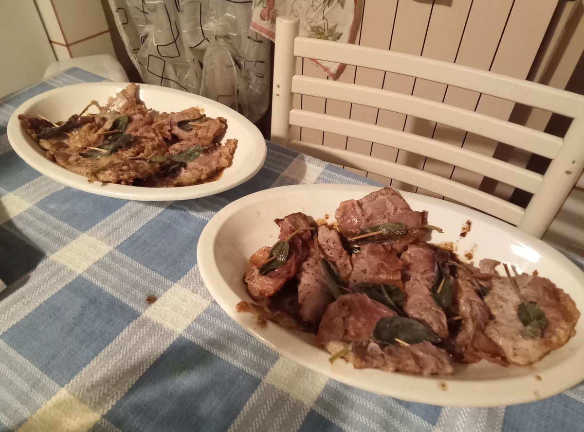 l_estemporaneo's tweet photo. I #saltimboccaallaromana che ho cucinato il 29 novembre 2025.
Non li avevo mai cucinati prima e non mi ricordo se li avessi mai mangiati in precedenza, ma sono venuti buoni e mi sono piaciuti.
È un #piatto veloce da preparare.

#Cibo #Cucina #Pietanza #SecondoPiatto #Italia https://t.co/cPKbLEZvK6