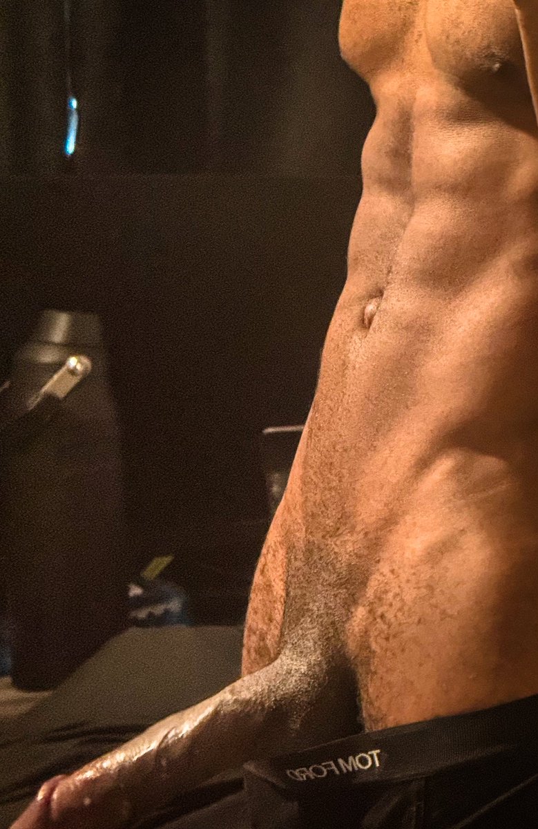 selethirdleg's tweet photo. @TOMFORD https://t.co/Rags1Mlu8D