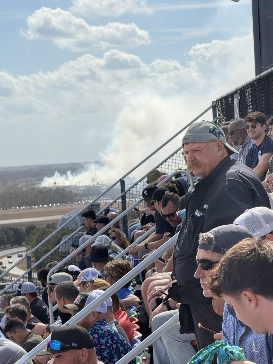 RacingTerritory's tweet photo. There is a fire behind Turn 1 at Daytona. https://t.co/CNOwefim7S