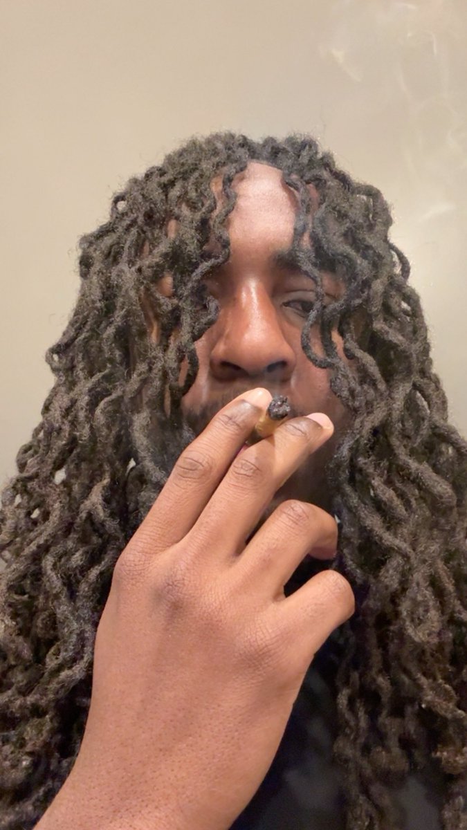 zion 𖤐 tweet media