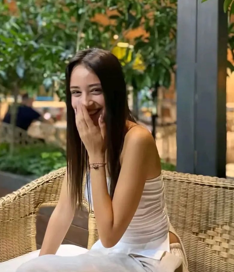 16 yaşındaki Hiranur Aygar 31 Ağustos gecesi 3 kişi tarafından alnından vurularak öldürüldü. Defalarca ifade değiştirdiler. Sakalasma dediler. Hastaneye götürmek için beklediler. Hiranur'a ses olun.
#HiranurAygarAdaletBekliyor