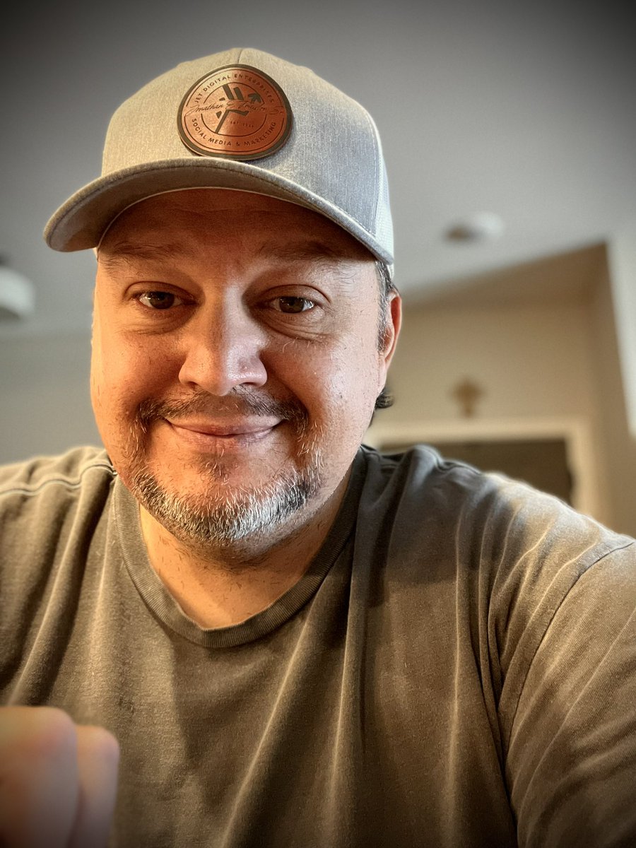 genxdaddigital's tweet image. Change can be good 👍 Fuzzy 🧔🏻‍♂️ beard went down the drain, trimmed goatee for now, haircut is coming, I’m doing all this to hold myself accountable, right now I don’t deserve hair, fill you in soon Isaiah54:17 #goatee #kidneytransplantrecipient #diabetic #insulinresistance #change