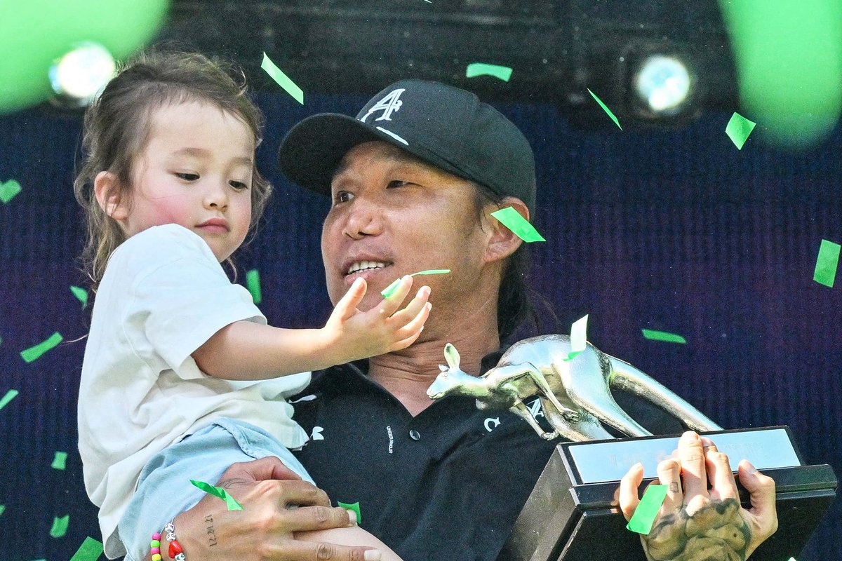 ForePlayPod's tweet photo. Anthony Kim: the definition of a Golf Dad. https://t.co/QvPHOXtnpR