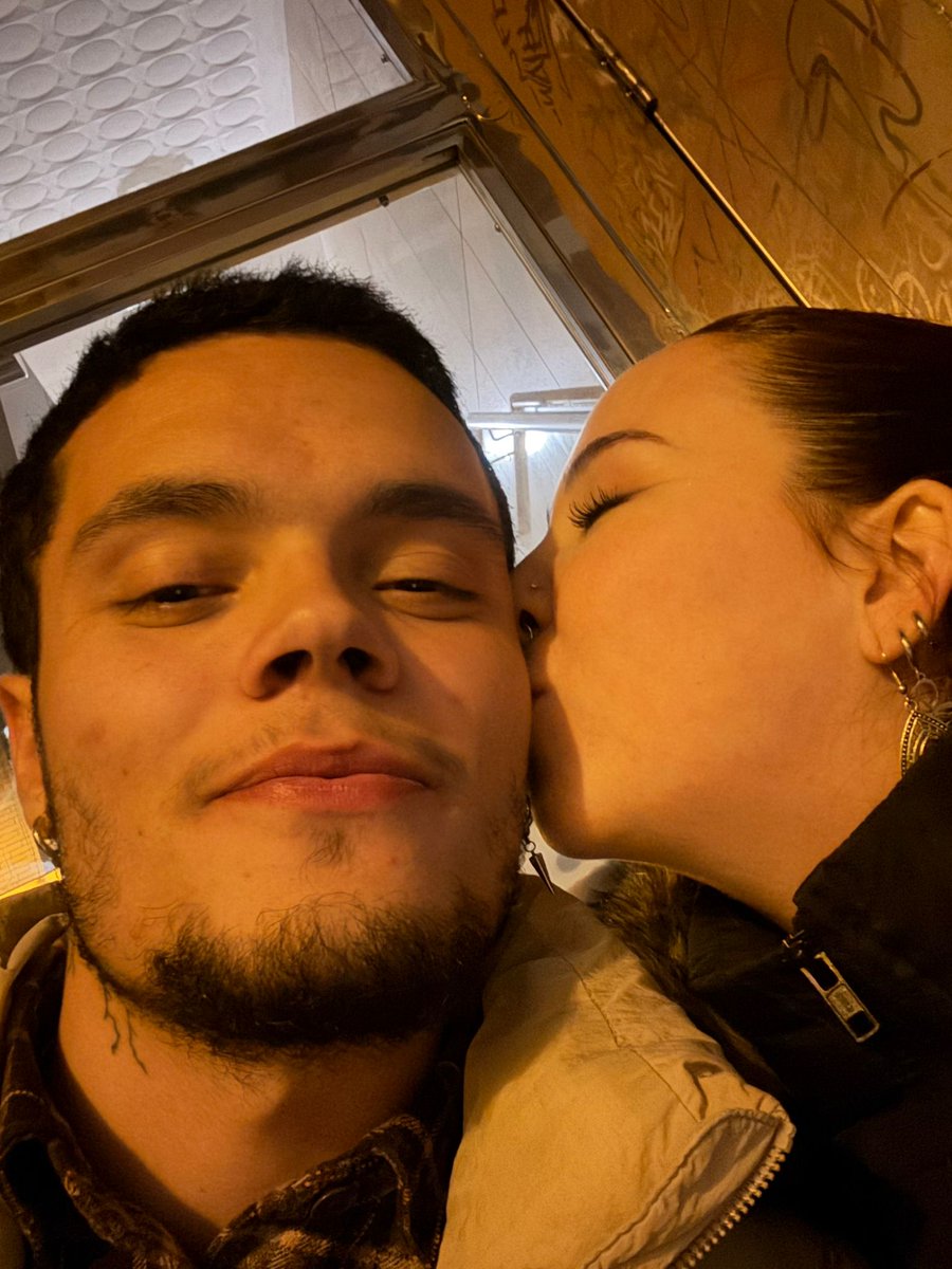 men0rktres's tweet photo. de ayer otro san valentin con el amor d mi vidaaaaa https://t.co/bXwDsmcdzA