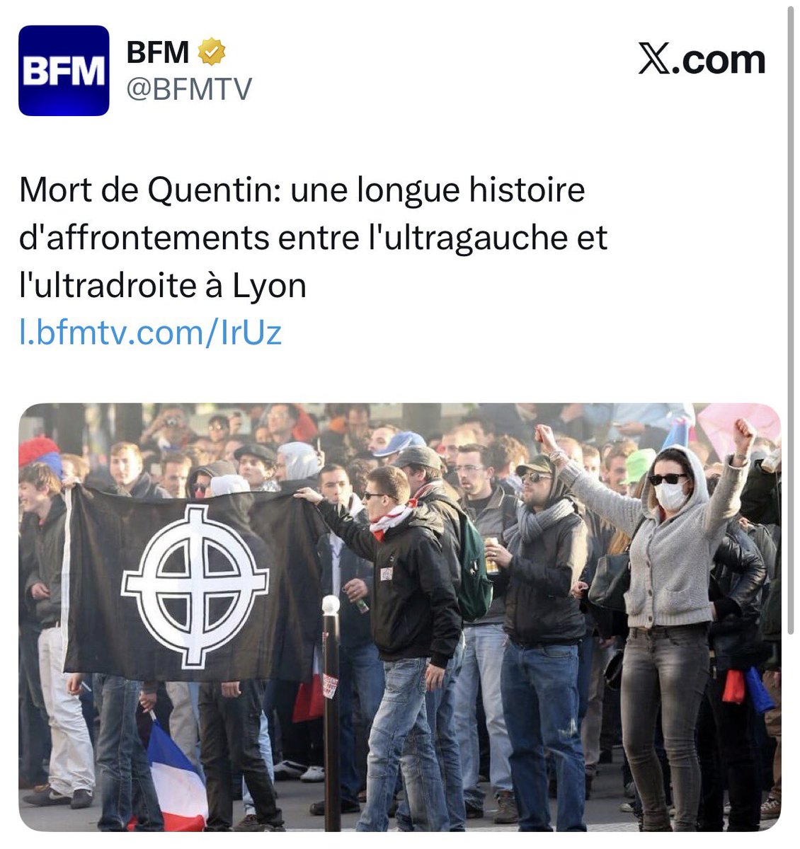 Ça fait 30 ans que les fascistes mettent Lyon à feu et à sang dans l’indifférence des autorités donc des groupes antifascistes se sont créés en réaction.
C’est assez simple.