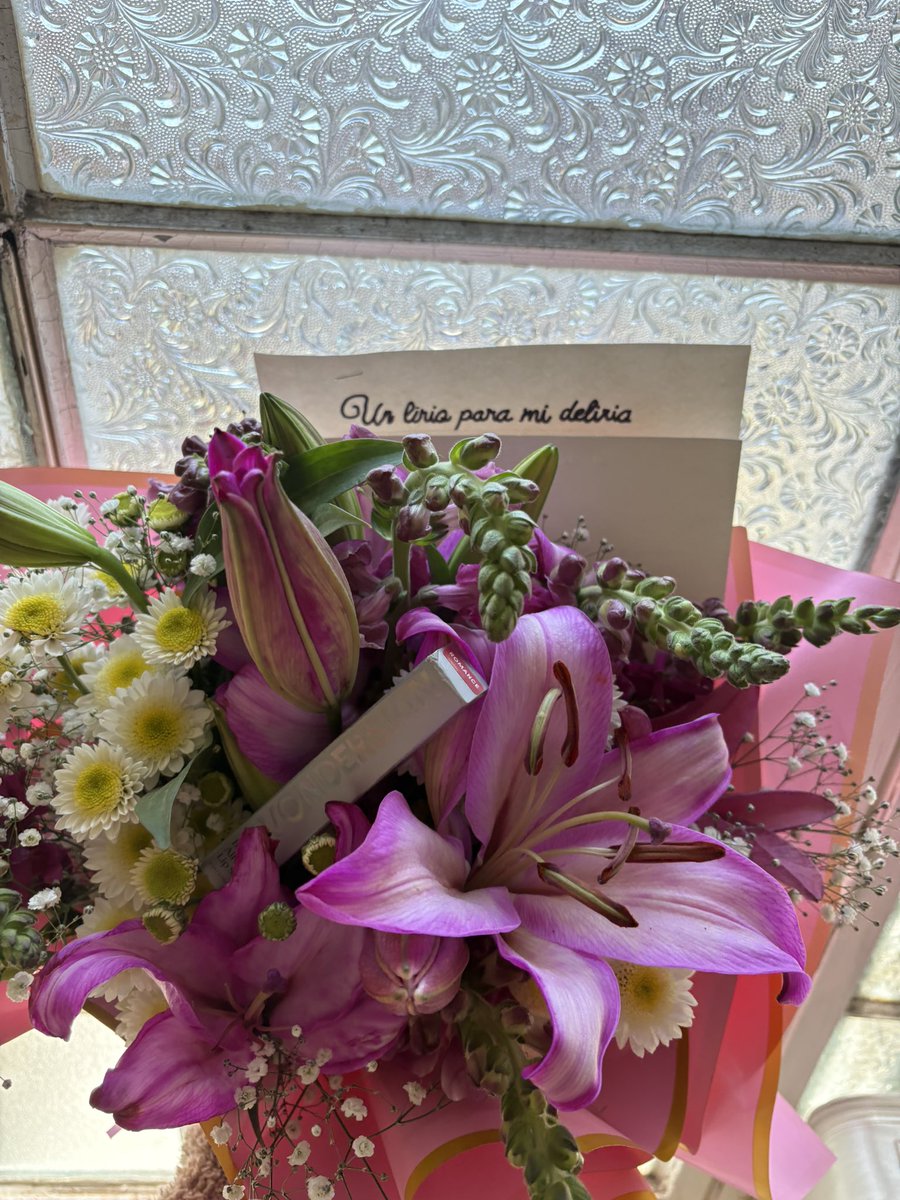 ya no somos pareja pero me mando flores😭😭😭😭😭😭