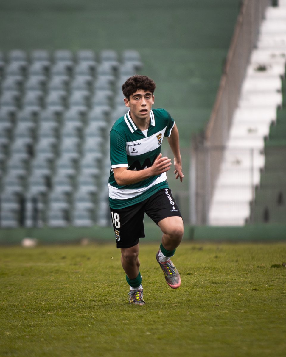 lecafcoficial's tweet photo. Guilherme Vasconcelos estreou-se pelo Leça FC no Campeonato de Portugal. 💚🇵🇹

O médio de 18 anos, júnior, somou os primeiros minutos pela equipa principal, dando mais um passo no seu percurso ao serviço do clube.

Parabéns pela estreia, Guilherme. 💚 https://t.co/d0UnLiOrUv