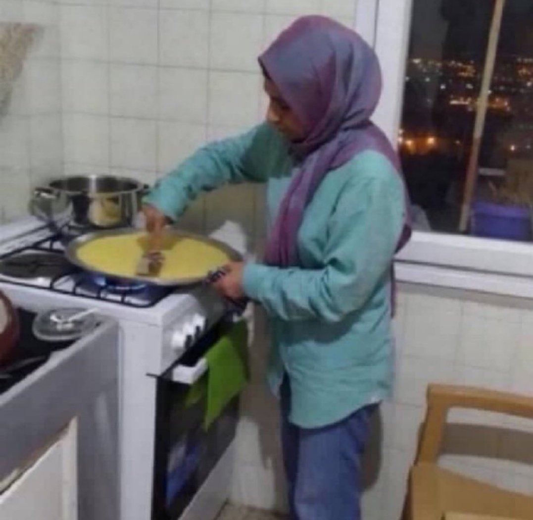 TutsakBebekler's tweet photo. 4 çocuk annesi, ev hanımı Kübra Demir, 24 Aralık 2021'den beri cezaevinde. Hakkındaki tüm fiillerin yasal olduğu, suç teşkil etmediği AİHM'in Yalçınkaya kararıyla tescillendi.4 çocuk, yıllardır annelerine hasret büyüyor.
@gergerliogluof https://t.co/Wh6a6LEyTB