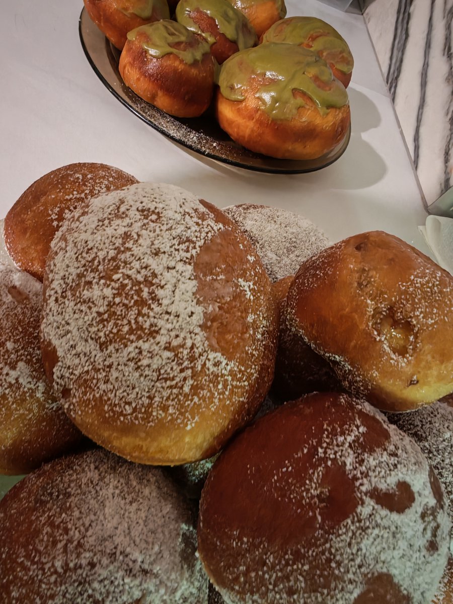 This Fat Thursday I ate zero donuts. Zero. Null. 0! But today, we made our own, home-made ones! 

I need more milk.