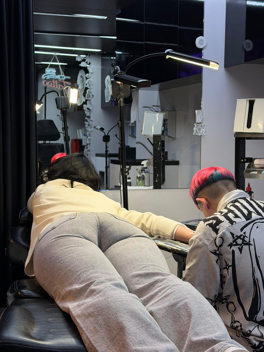 Goddess Em in Amsterdam 🌷

Habe mich tätowieren lassen. Und du? Du übernimmst. -> 100€

Wenn du brav bist, zeige ich dir mein neues Schmuckstück.🫵🏻

#findom #moneydom