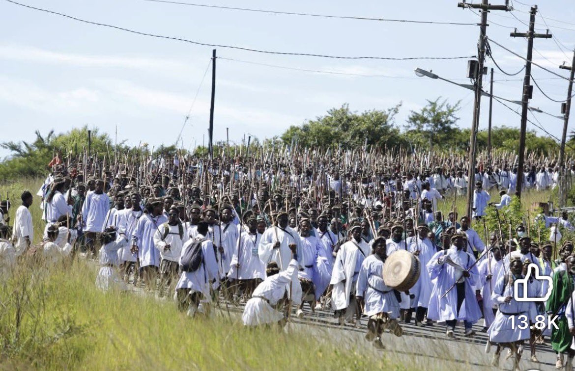 KHUMALO vs SHEMBE:

uMzazela uzala abantu bakwaShembe uphuma ngqo endlini yaseNgome kwaKhumalo la okuzalwa khona uMzilikazi uMzazela wayeyinyanga enkulu KwaNongoma eyaziwayo ngamandla ayo okuphilisa la kwakungesikhathi sombuso weNkosi uSenzangakhona “KwaZulu” uMzazela wayelama