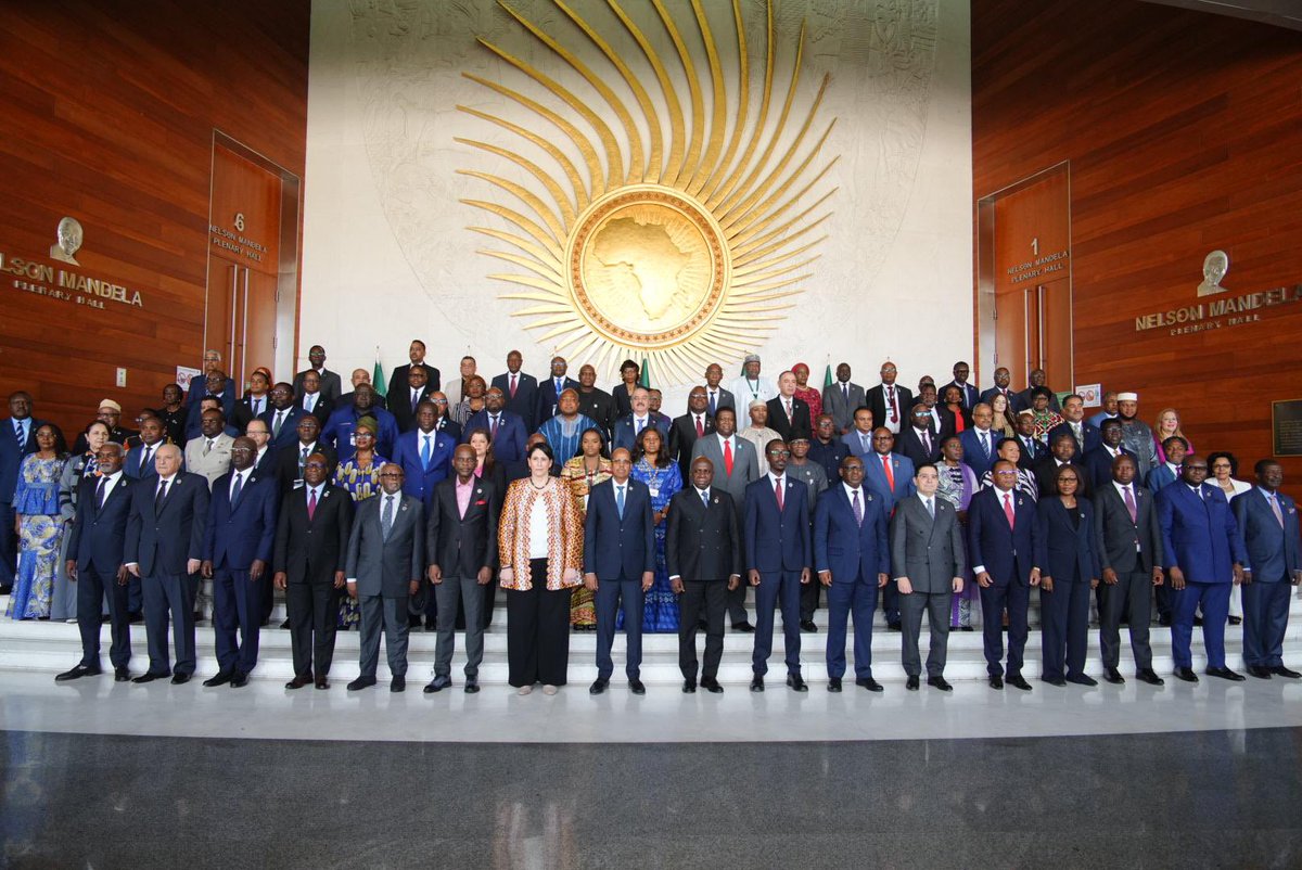 مطالبات أفريقية بتطبيق إلغاء التأشيرات في التنقل بين الدول

دعا غابي أساري أوتشيري داركو، مؤسس ورئيس مجلس إدارة شبكة ازدهار أفريقيا (APN)، إلى تحويل أجندة التكامل الأفريقي من مناقشات النخب إلى حركة يقودها الشعب وتعود بالنفع المباشر على المواطنين العاديين، ولا سيما الشباب وأصحاب