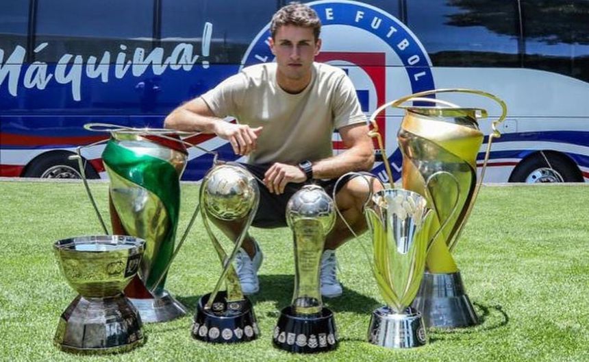 Yo solo tengo claro el top 4 de México:

1. América 
2. Chivas 
3. Cruz Azul
4. Toluca
