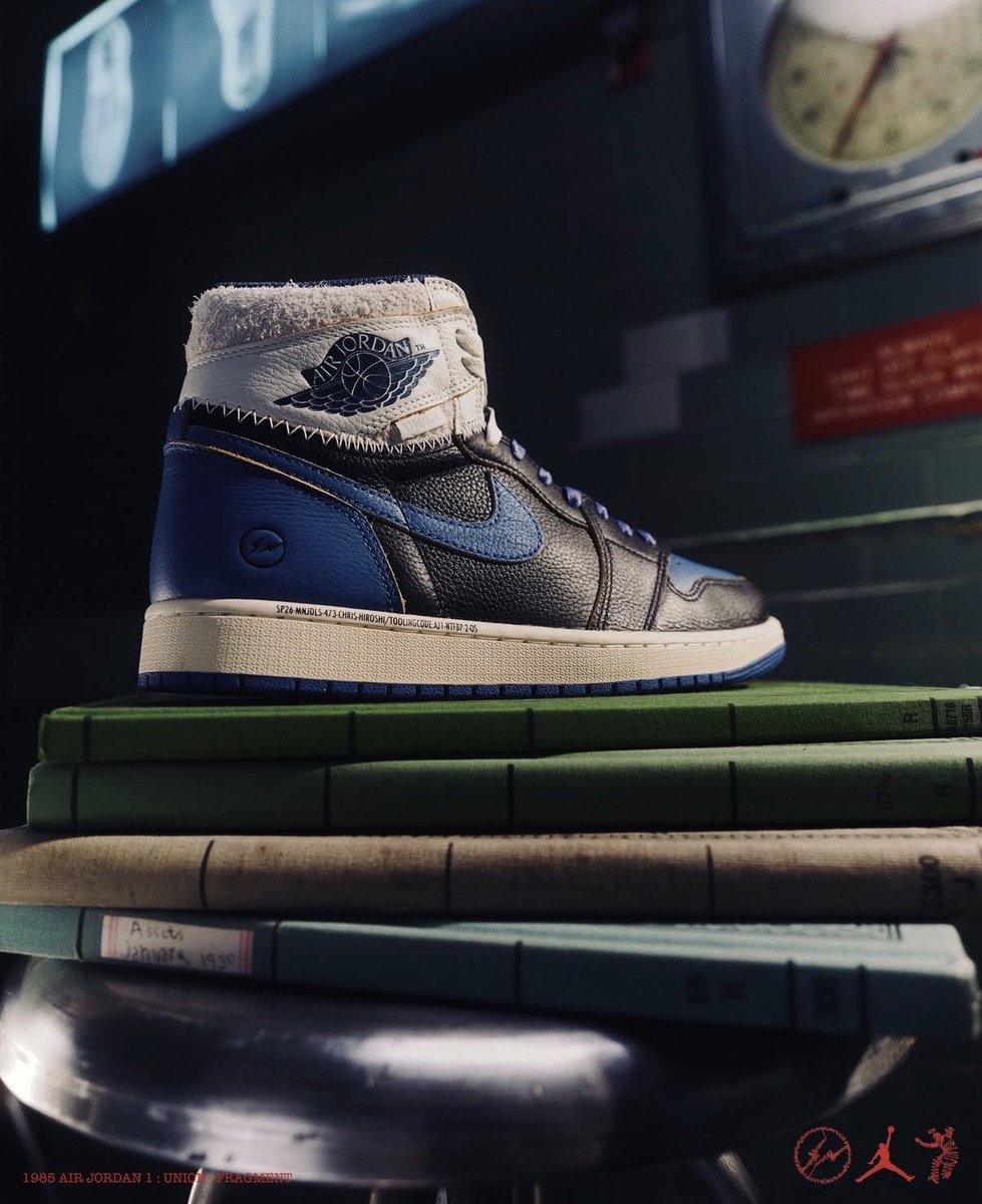 thesnkrsleaker's tweet photo. 📍 Some retailers have already posted details for a 2/18 release of the ‘Sport Royal’ pair https://t.co/jg4trIOTb7