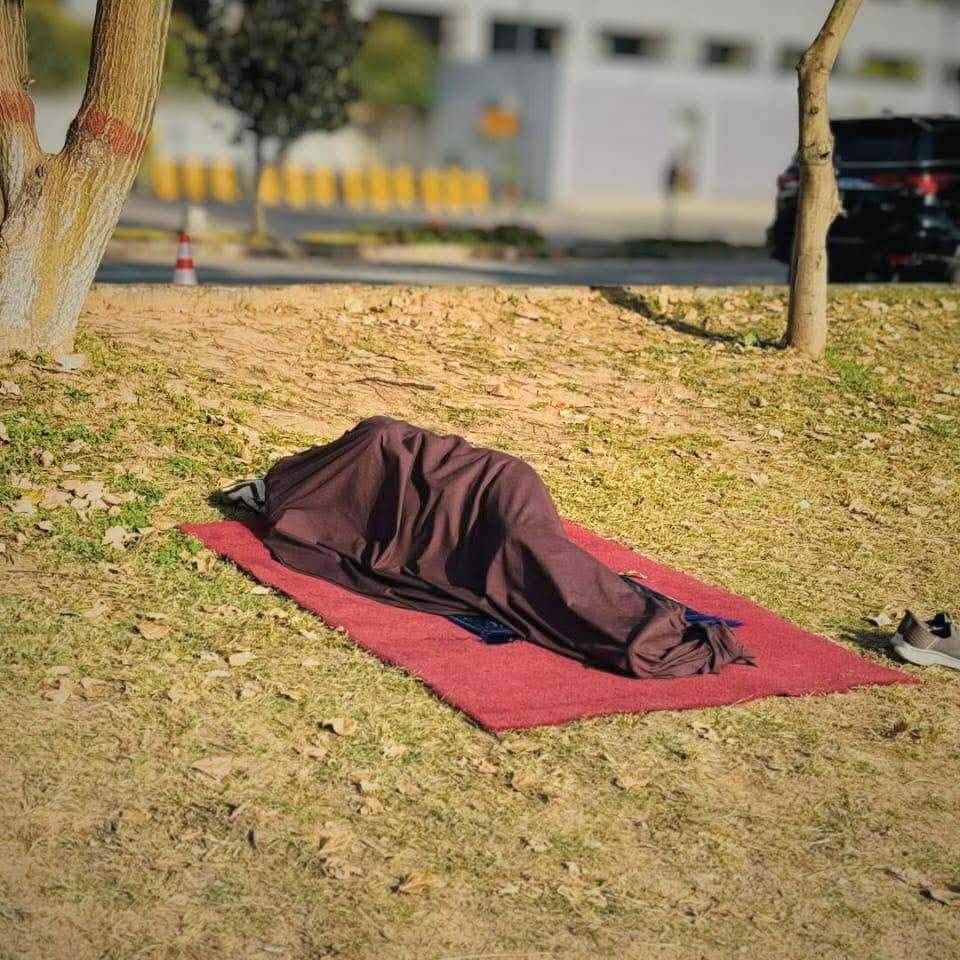 د افغان د‌ پوټکی واله قهرمانه 🤲
مخترم مشرته ډالی 👇
پر تنــدي مــهـر د بــدنــام رابــانــدې ولــګوه
وختــه باغـي مـې کړه الزام راباندې ولــګوه
د منصور ياد به شي تازه دار ته مې وخېژوه
د وفــا جــرم د خــپل قــام رابــاندې ولــګوه
<a href="/MKAchakzaiPKMAP/">Mehmood Khan Achakzai</a> <a href="/TTAP_OFFICIAL/">Tehreek-e-Tahafuz-e-Ayin-e-Pakistan</a> <a href="/YousafzaiHusain/">Hussain Ahmad yousafzai</a>