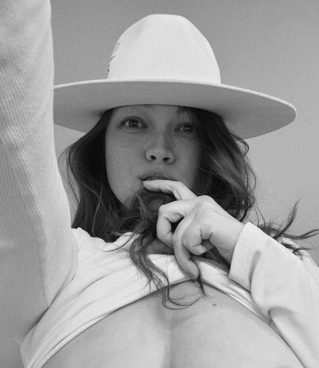 ChelsieAryn tweet media