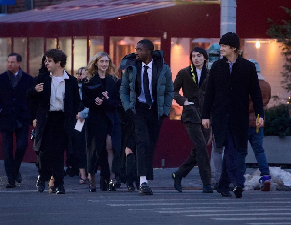 portalm4tthk's tweet image. O ELENCO NO CASAMENTO DA MAYA MEU DEUS EU TÔ CHORANDO 😭 😭😭😭🩵