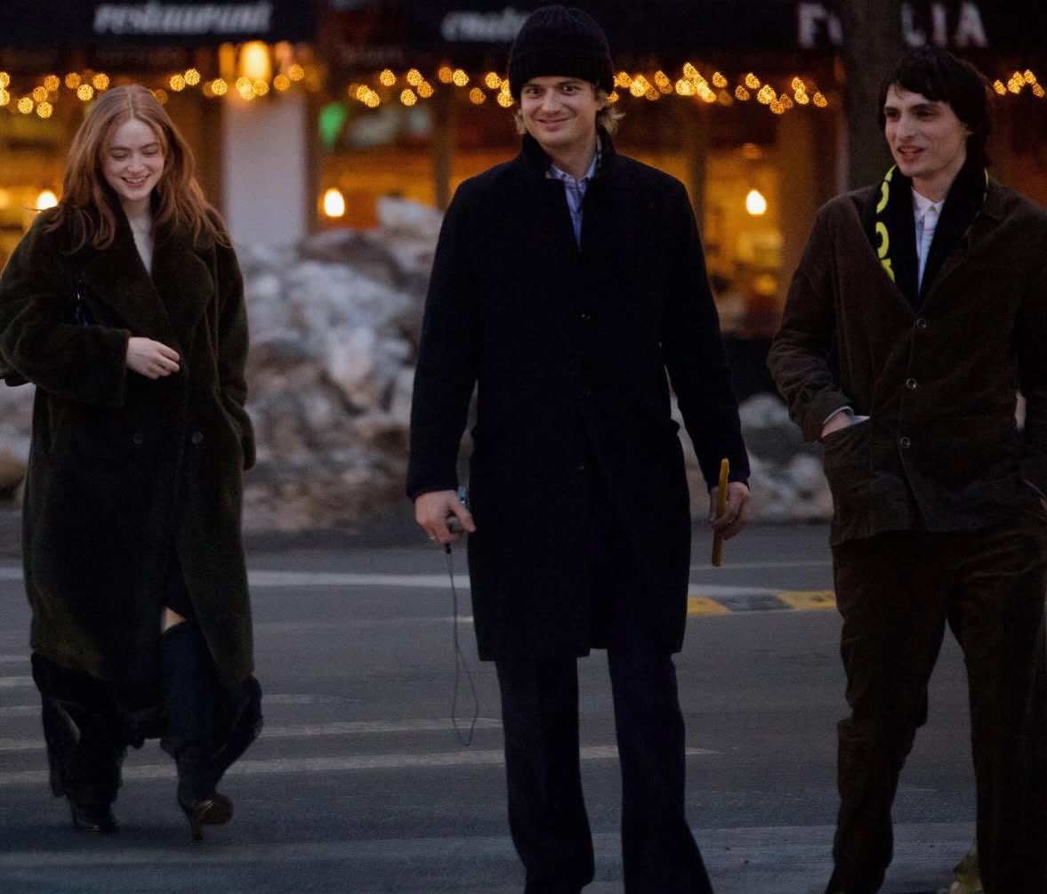 portalm4tthk's tweet image. O ELENCO NO CASAMENTO DA MAYA MEU DEUS EU TÔ CHORANDO 😭 😭😭😭🩵