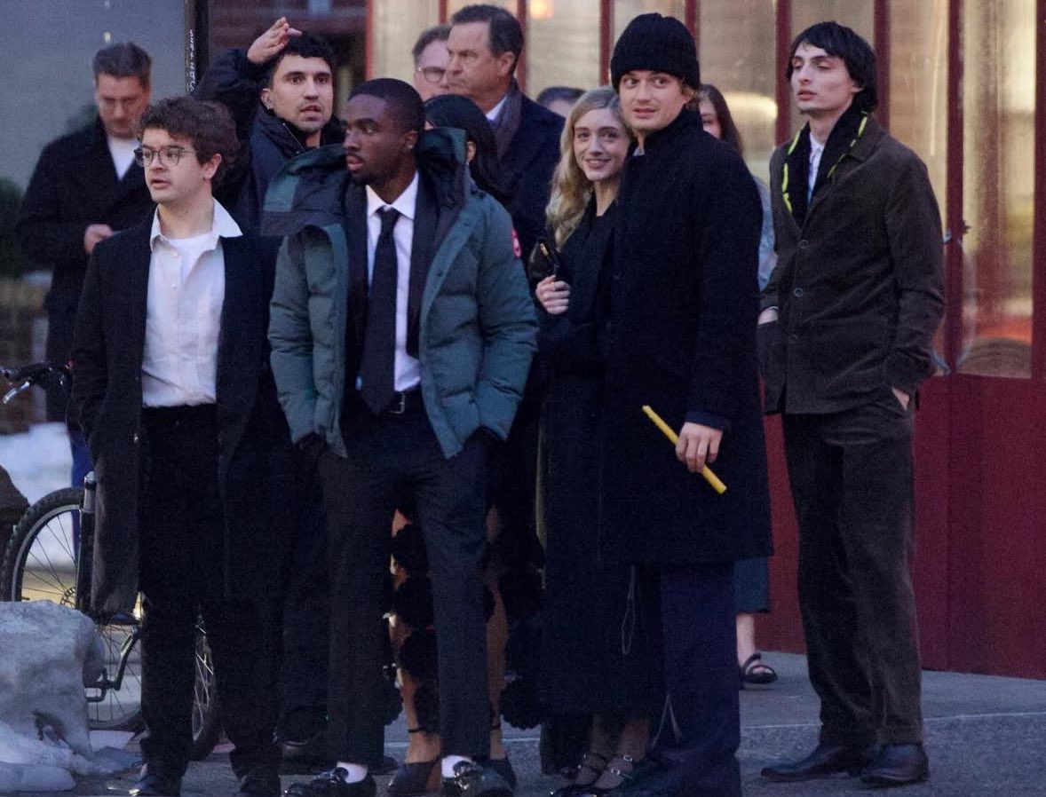 portalm4tthk's tweet image. O ELENCO NO CASAMENTO DA MAYA MEU DEUS EU TÔ CHORANDO 😭 😭😭😭🩵