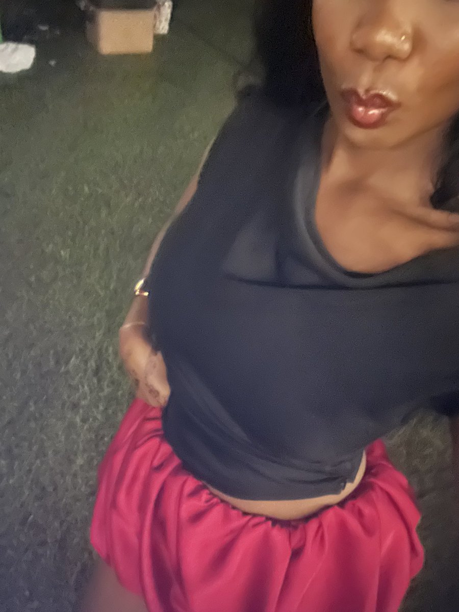 dominionadesuwa's tweet photo. Fr  
Top and skirt by @VONN_DAMA https://t.co/L04ar0E6cu