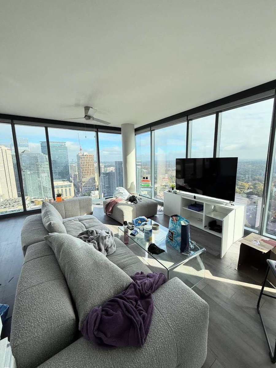 INTERIORPORN1's tweet photo. my life would be complete if i was making $10k a month, posting clips in this apartment 😭 https://t.co/GFSIz1a9Fj