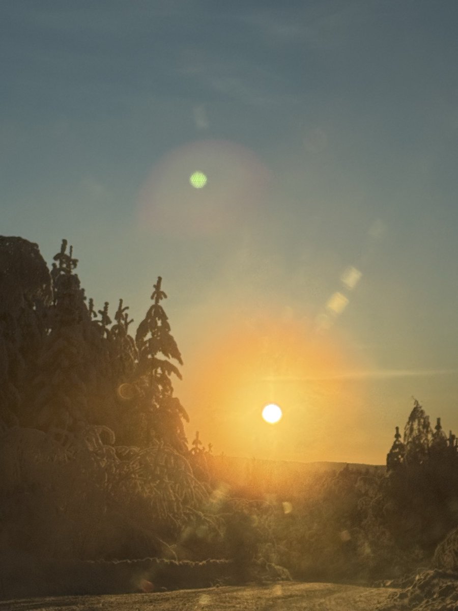 Andreas84487083's tweet photo. En kall men fin sista dag på toppjakten🤩 -30 imorse, tur solen värmde https://t.co/gfy6ujwk2r