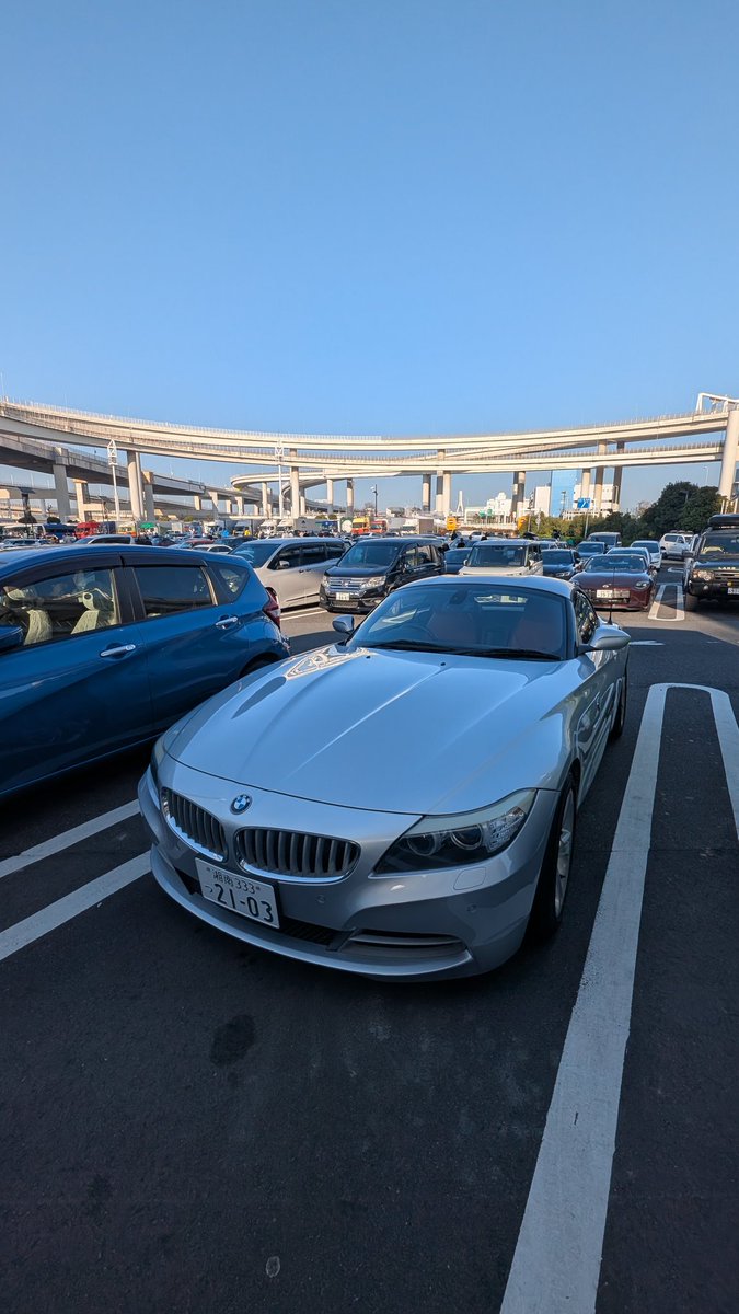 asashunch's tweet photo. えー突然ですけども
E89型、BMW Z4 35i '09納車いたしました。
3,9万キロの低走行車です。
300馬力直6FRは非常に怖いですが、デートカーとしてよく仕上げられているという印象です！
BMW界隈の皆様。Z4界隈の皆様よろしくお願いいたします！
近いうちに車紹介動画出さないとな。
おやすみ。 https://t.co/aqKNg02U2P