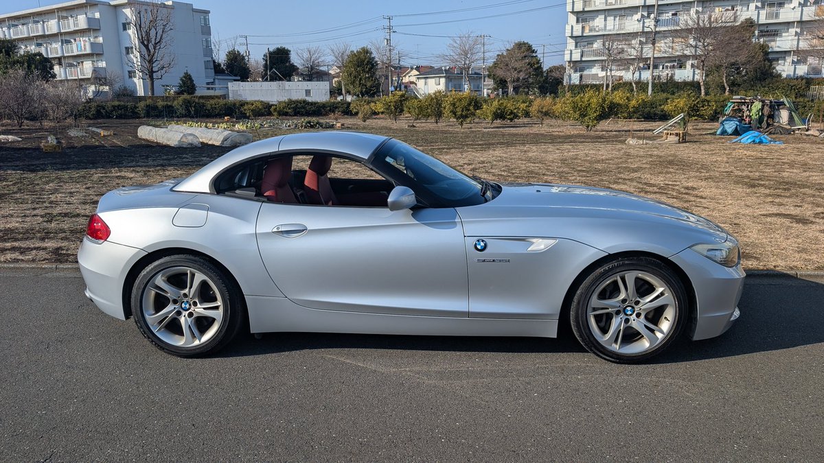 asashunch's tweet photo. えー突然ですけども
E89型、BMW Z4 35i '09納車いたしました。
3,9万キロの低走行車です。
300馬力直6FRは非常に怖いですが、デートカーとしてよく仕上げられているという印象です！
BMW界隈の皆様。Z4界隈の皆様よろしくお願いいたします！
近いうちに車紹介動画出さないとな。
おやすみ。 https://t.co/aqKNg02U2P
