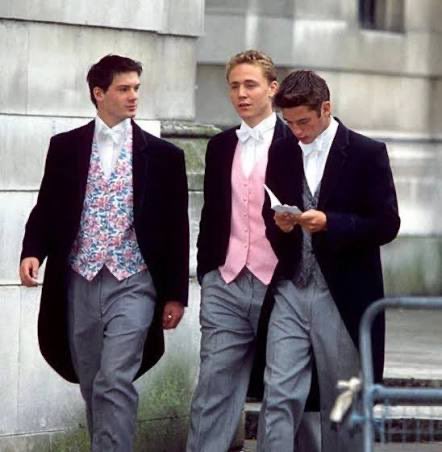 sabrina_amadori's tweet photo. #hiddlesmonth Day15
About #TomHiddleston
He studied at The Dragon School in Oxford and Eton College (around the same time of Eddie Redmayne and Prince William)
He later studied at Pembroke College University of Cambridge and the Royal Academy of Dramatic Art
๐ธcredits to sources https://t.co/WMeVnmLoSY