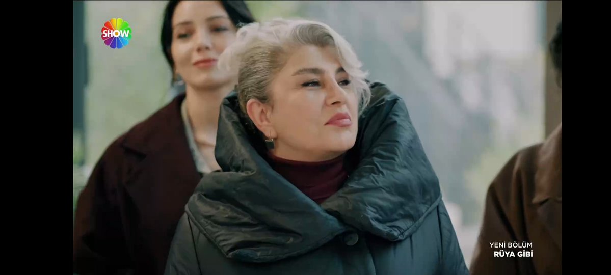 Bu üçü çıkınca çay tazeliyorum tuvalete falan gidiyorum iyi oluyo #rüyagibi