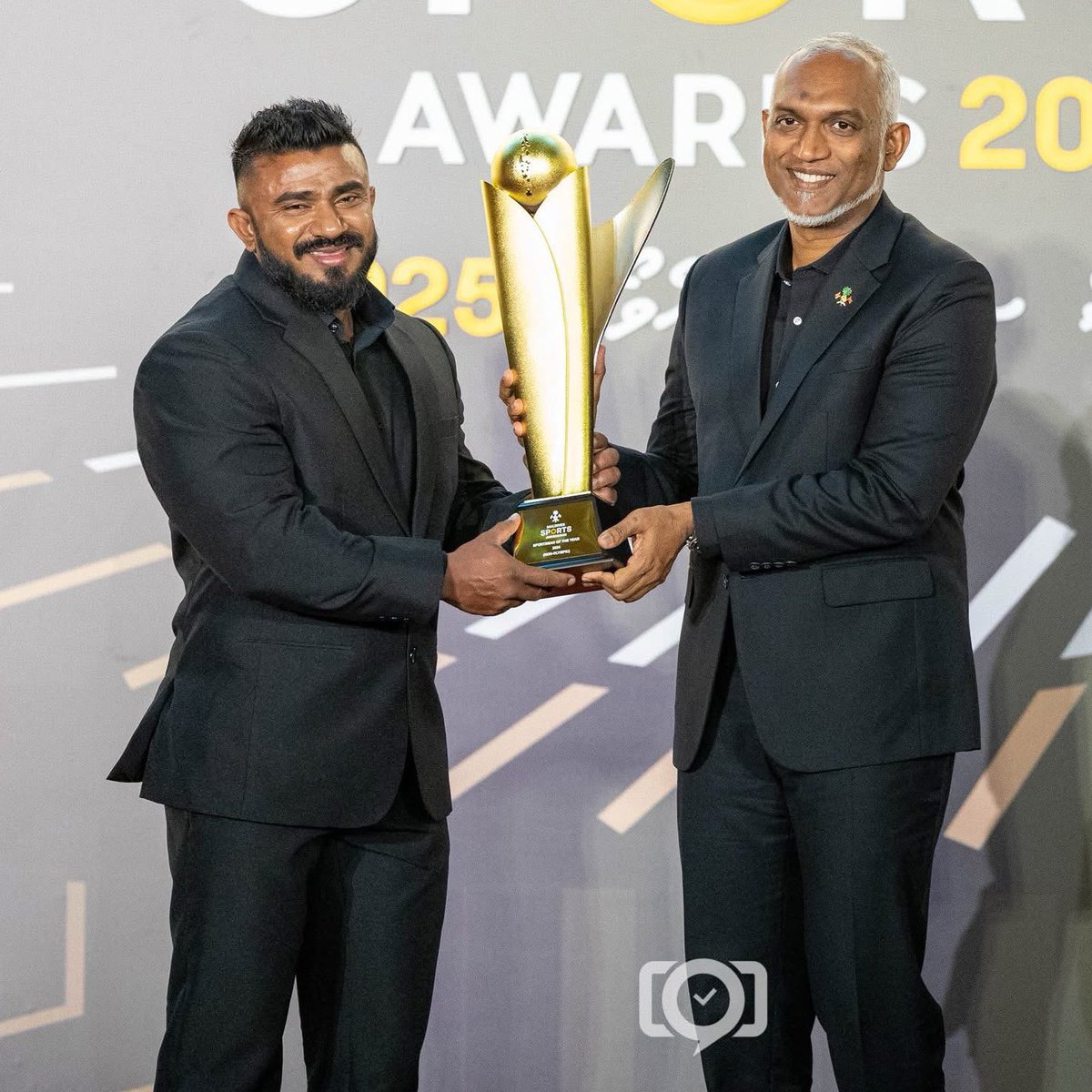 Hypocrisy 101.

Guizzu tweeted against bodybuilding in 2025, saying they’re naked.

Now in 2026, Guizzu is handing out awards for bodybuilding.