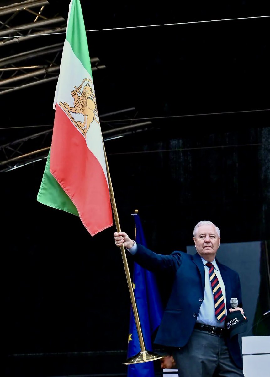 #فوری
دوستان پادشاهی خواه عزیزم ،هرکی کمتر از هزار فالوورداره این زیر منشن بزاره همدیگرو حمایت کنید منم بک میدم.
#جاويدشاه‌ 
#KingRezaPahlavi 
#IranRevolution2026