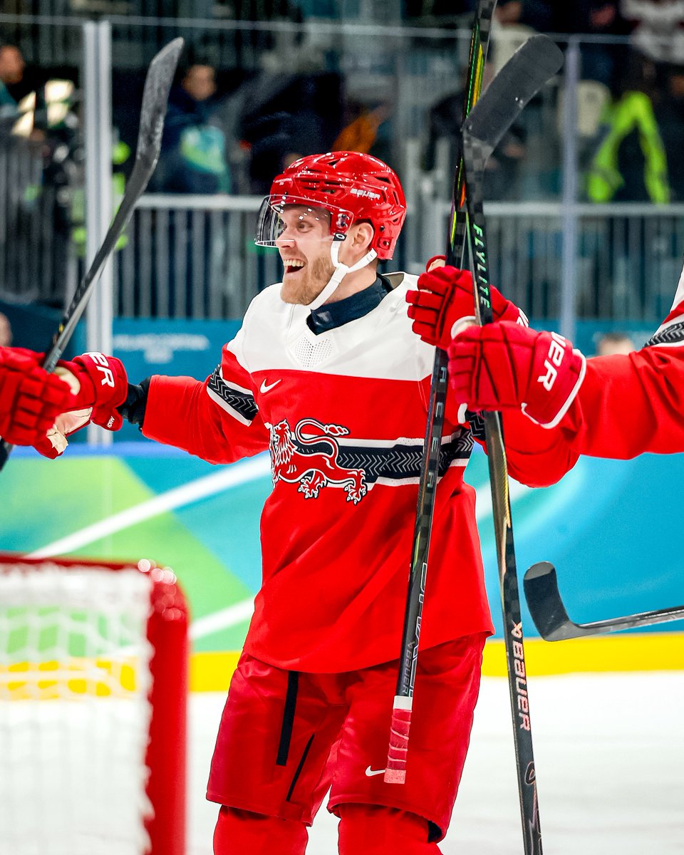 y - Carolina Hurricanes tweet media