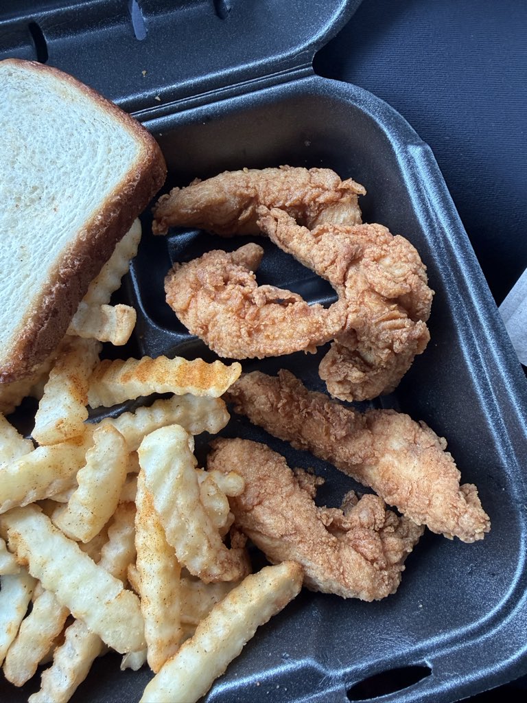 Learell's tweet photo. If a @Zaxbys employee can count to 5, surely they can persevere and get to 6, right? https://t.co/72LmuF7AWU