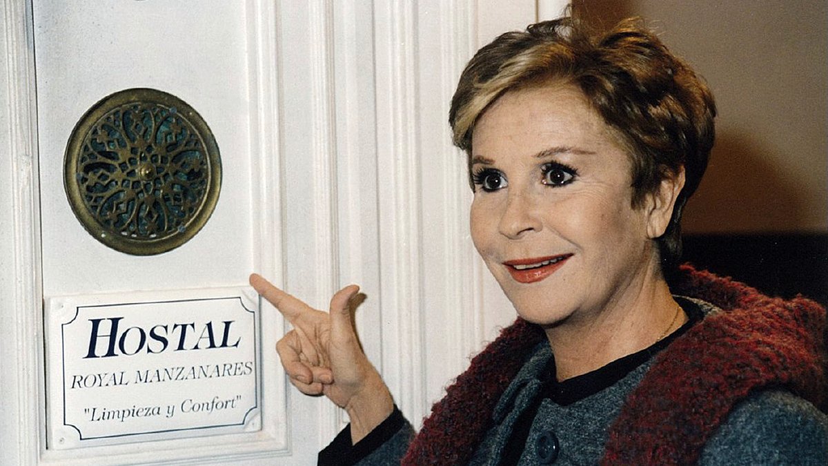 📆Hoy se cumplen 30 años de la llegada de la Reme al Hostal Real Manzanares. 

Para celebrarlo, podéis hacer un rewatch de la serie protagonizada por Lina Morgan aquí ➡️ tinyurl.com/HostalRoyal
