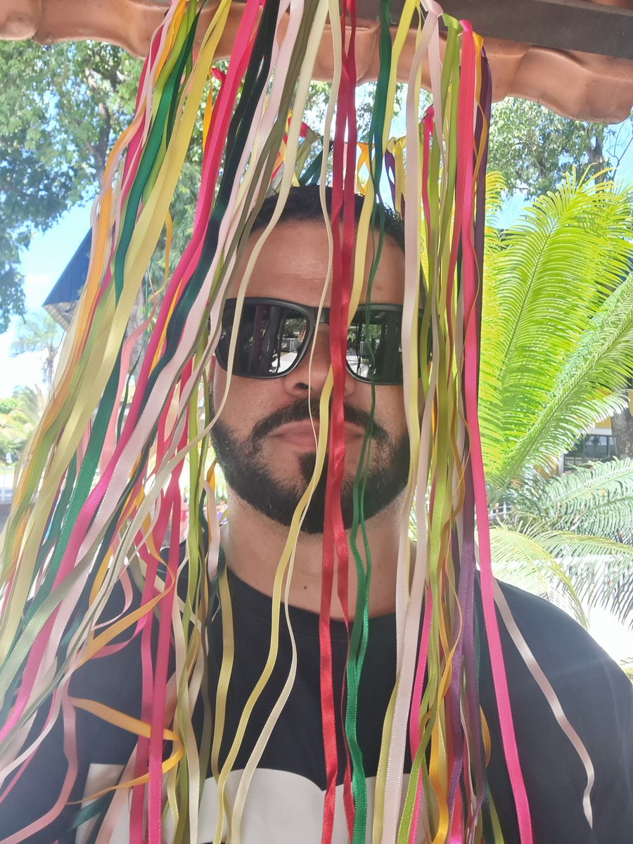 Jamerunix's tweet photo. O folião está pronto para o carnaval, mas será que o carnaval está pronto para o folião??? https://t.co/6cU7vRMf0h