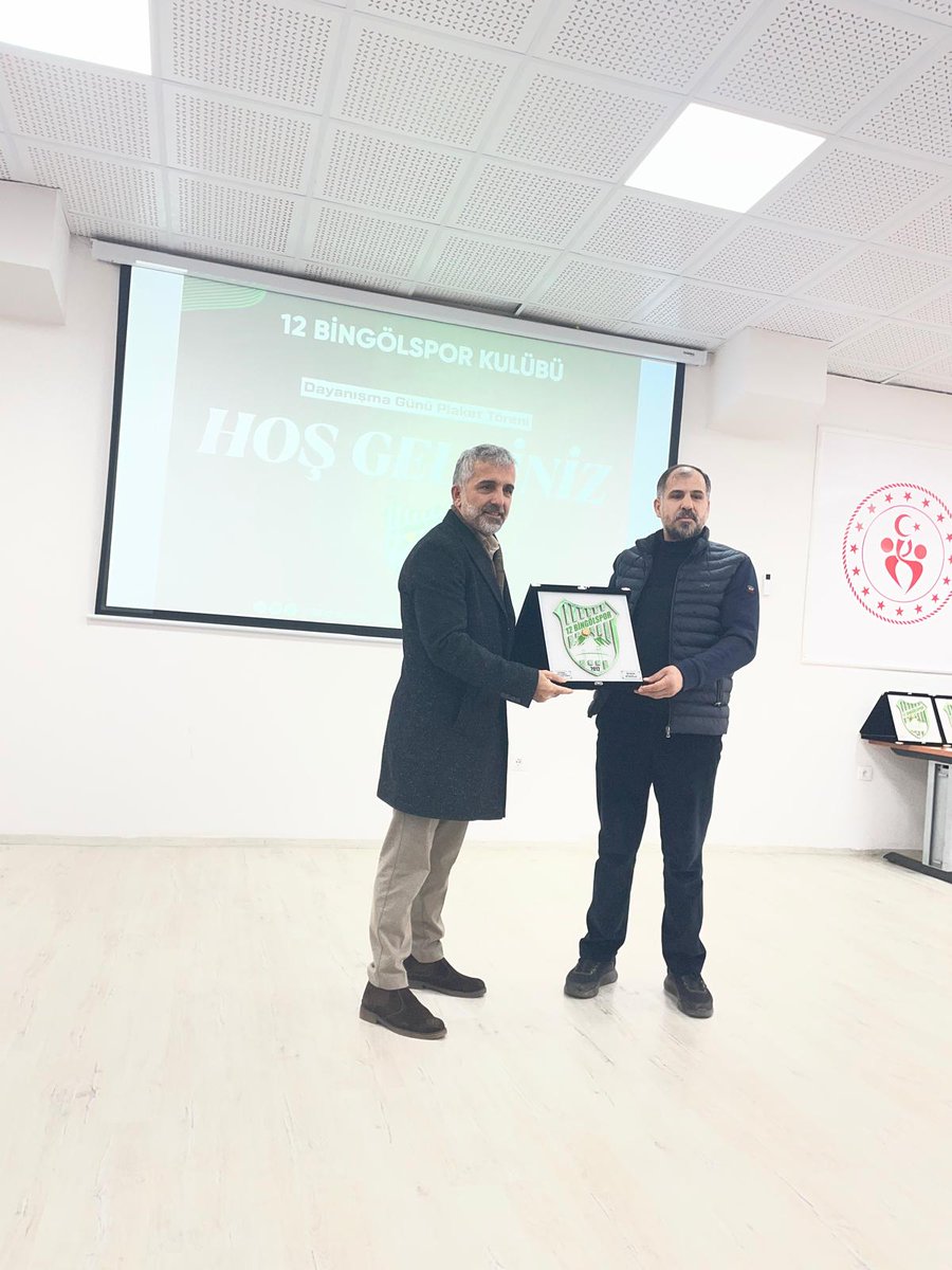 SurkapZikte's tweet photo. Bingölspor'a katkılarından dolayı Mir'imiz İbrahim Ağaoğlu'na takdim edilen plaketini platform başkanımız aldı.
Platform başkanımız aracılığıyla plaket zıktê sürkap yönetimine atfedilmiştir.
Bingölspor'umuza başarılar diler katkılarından dolayı İbrahim Bey'e teşekkür ederiz https://t.co/ROFMcUbWc7