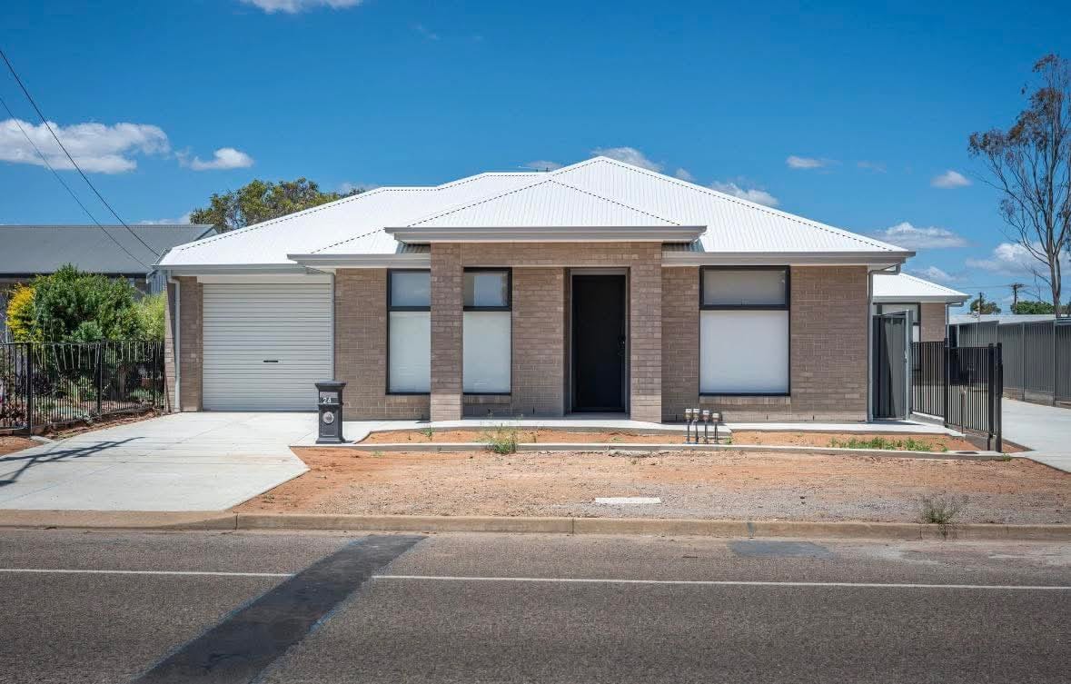 The_Indian_Sun's tweet image. Nearly 100ha of land west of #MurrayBridge has been rezoned to enable up to 900 #newhomes. The South Australian Govt's plan incls #affordablehousing requirements &amp;amp; ensures infrastructure is delivered alongside development. #TheIndianSun @NickChampionMP

🔗 wp.me/p7ADtX-t6b