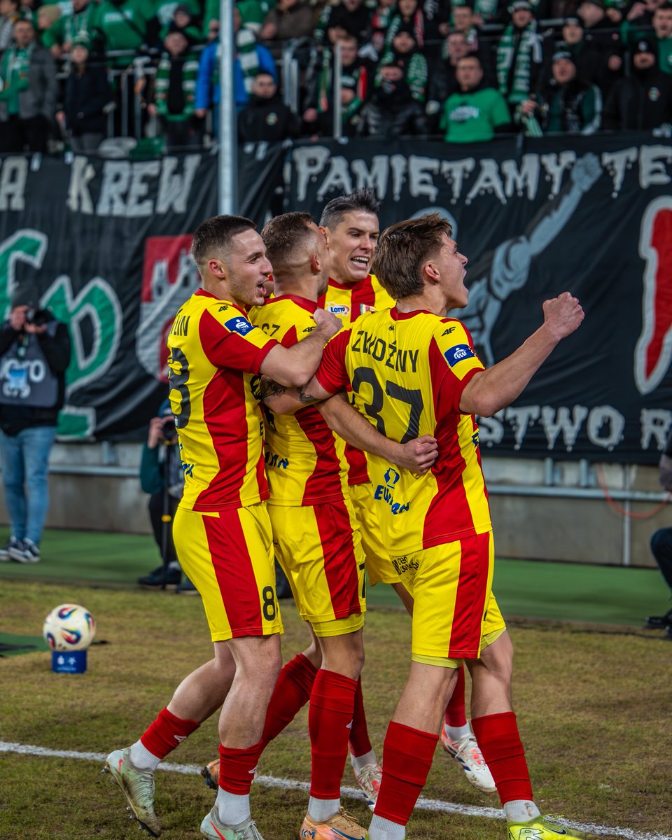 Jeden za wszystkich, wszyscy za jednego 💪

A już za tydzień widzimy się na meczu z <a href="/LechPoznan/">Lech Poznań</a> na EXBUD Arenie, gdzie wspólnie powalczymy o kolejne zwycięstwo! ❤️‍🔥

Bo #KoronaWKomplecie jest zdolna do rzeczy wielkich 🏟️👑

🎟️👉 BILETY.KORONA-KIELCE.PL