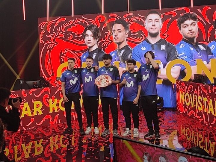 La han traído <a href="/MovistarKOILoL/">Movistar KOI League of Legends</a> <a href="/MovistarKOI/">Movistar KOI</a> 💜💜💜😊