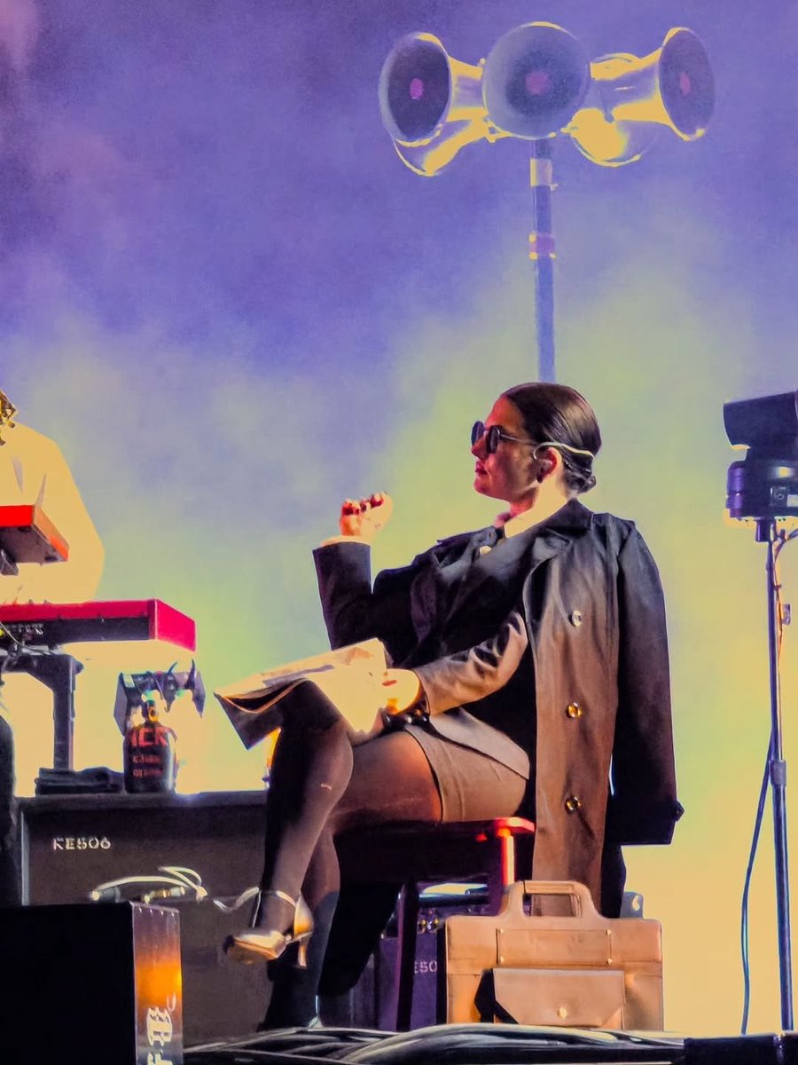 mikey and his flag hat vs the secretary and her siren hat. fight