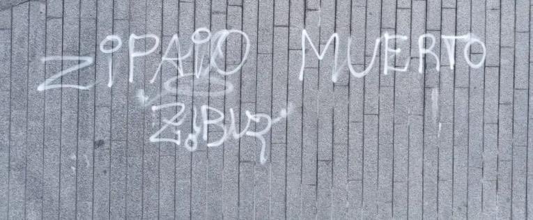 🫟 Ez da kasualitatea zenbait hedabidetan #Ertzaintza-ren desprestigio-kanpaina baten ondoren, totalitarioek gu hiltzeko mehatxua egiteko baimena sentitzea.

Lehenago ere bizi izan dugu hori, eta oso arduragabea izan behar da bere fanatismoa elikatzeko.